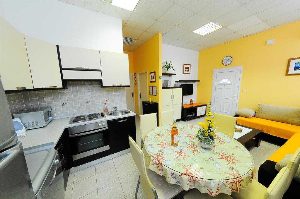 Apartments Marija Petricevic Podstrana Szoba fotó