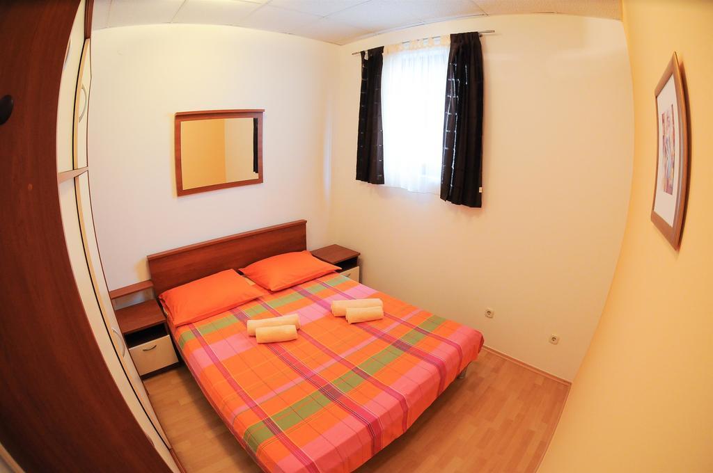 Apartments Marija Petricevic Podstrana Szoba fotó