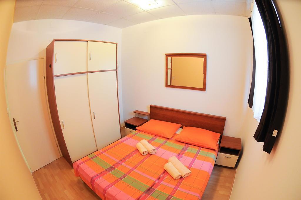 Apartments Marija Petricevic Podstrana Szoba fotó