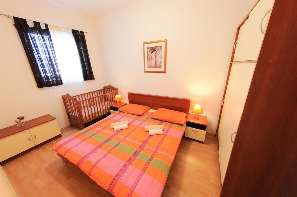 Apartments Marija Petricevic Podstrana Szoba fotó