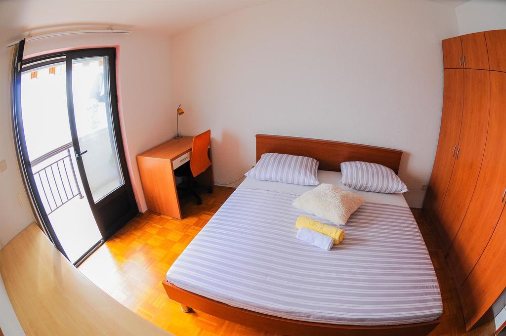 Apartments Marija Petricevic Podstrana Szoba fotó