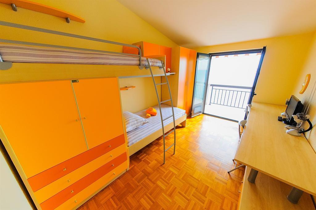 Apartments Marija Petricevic Podstrana Szoba fotó